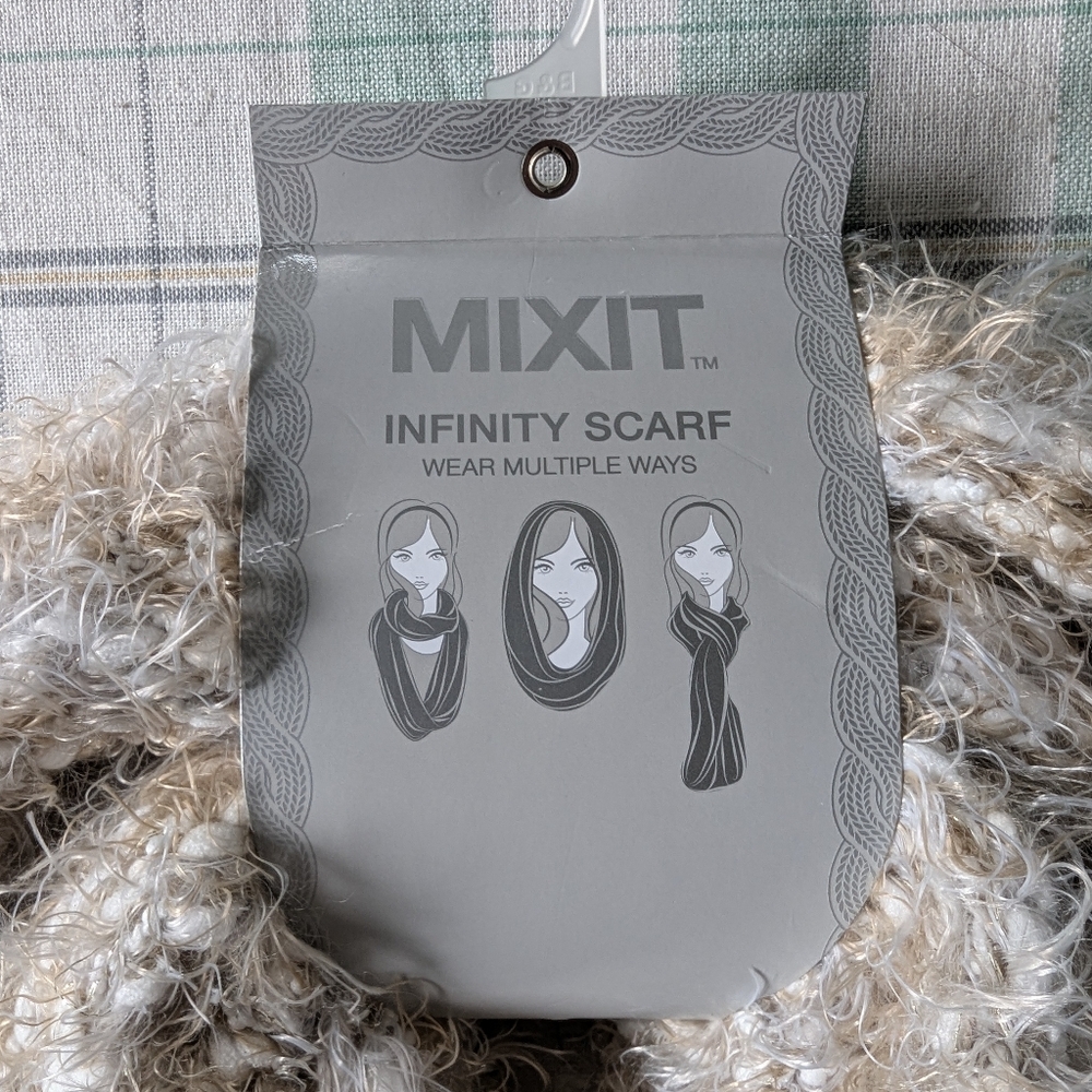 NWT -Mixit Fuzzy Infinity Scarf - Picture 2 of 4